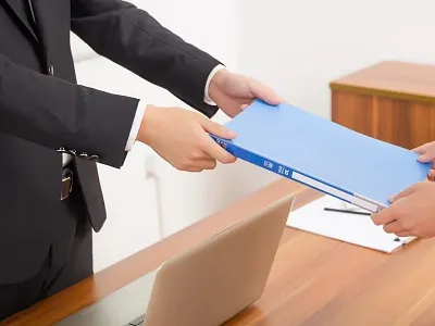 How does a vacuum cleaner work?